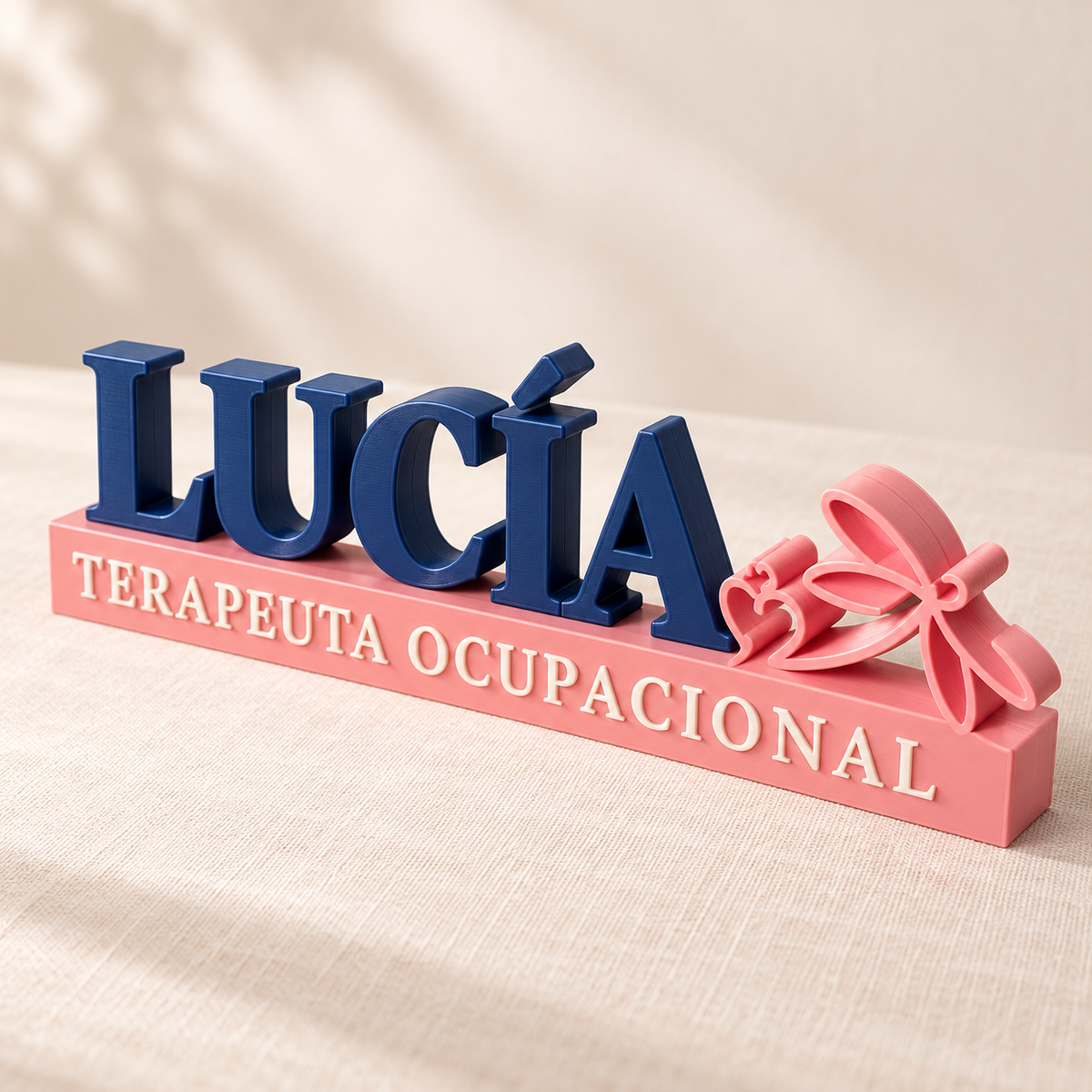 Nombre profesional personalizado en una base para escritorio